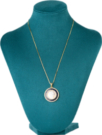 Cadena con la imagen de la Virgen
